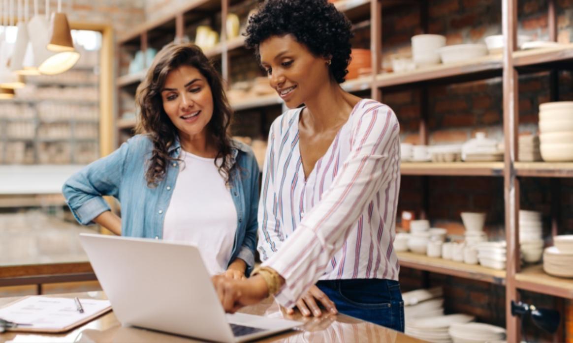 Röportaj sırasında derin bir konuşma anı